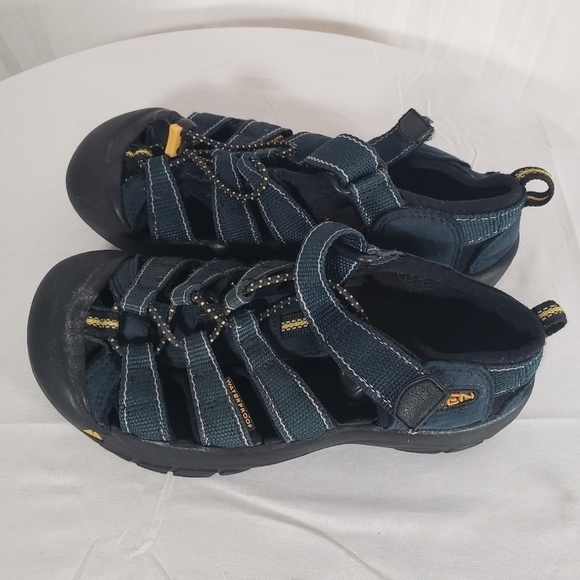 Keens Dark Green Sandals Sz 3 - Picture 4 of 8